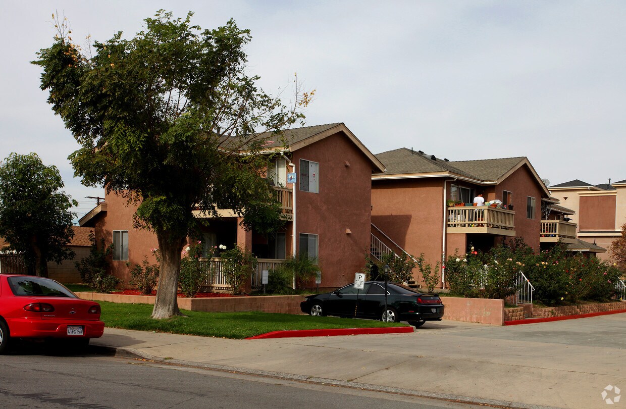 1233 D St, Corona, CA 92882 Apartments in Corona, CA