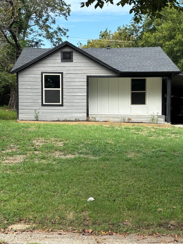 Front - 1511 W Bond St