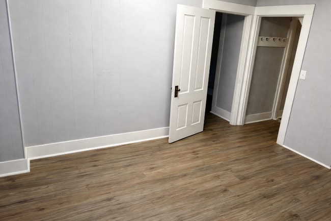 Building Photo - 510 Main St