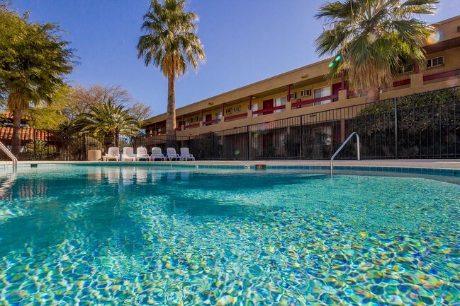 Piscina - Sunpointe Gardens Apartments