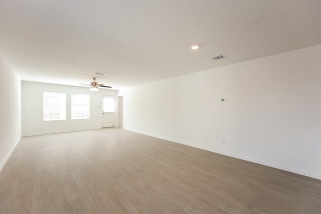 Building Photo - 1521 Pile Trl