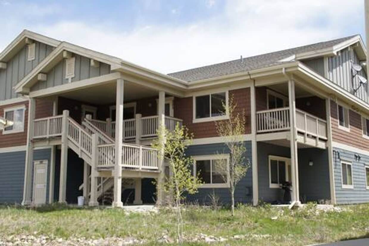 Primary Photo - Long Term or Seasonal: Warm inviting condo...