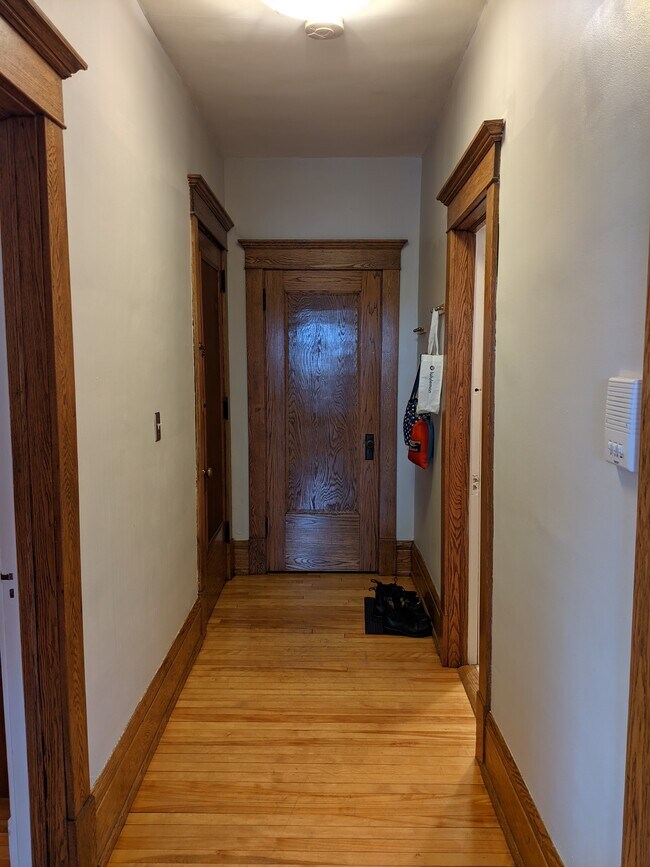 Foto del edificio - 1110 W 25th St