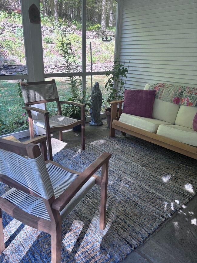 Photo - 19 Duncaster Ln House