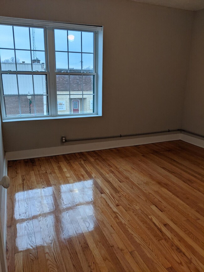 Building Photo - 706 Market St