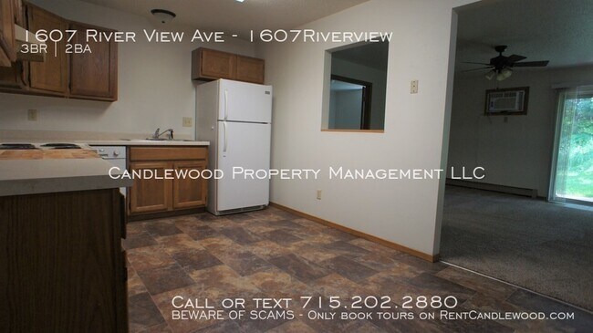 Foto del edificio - 3 Bedroom Pet Friendly Lower Apartment