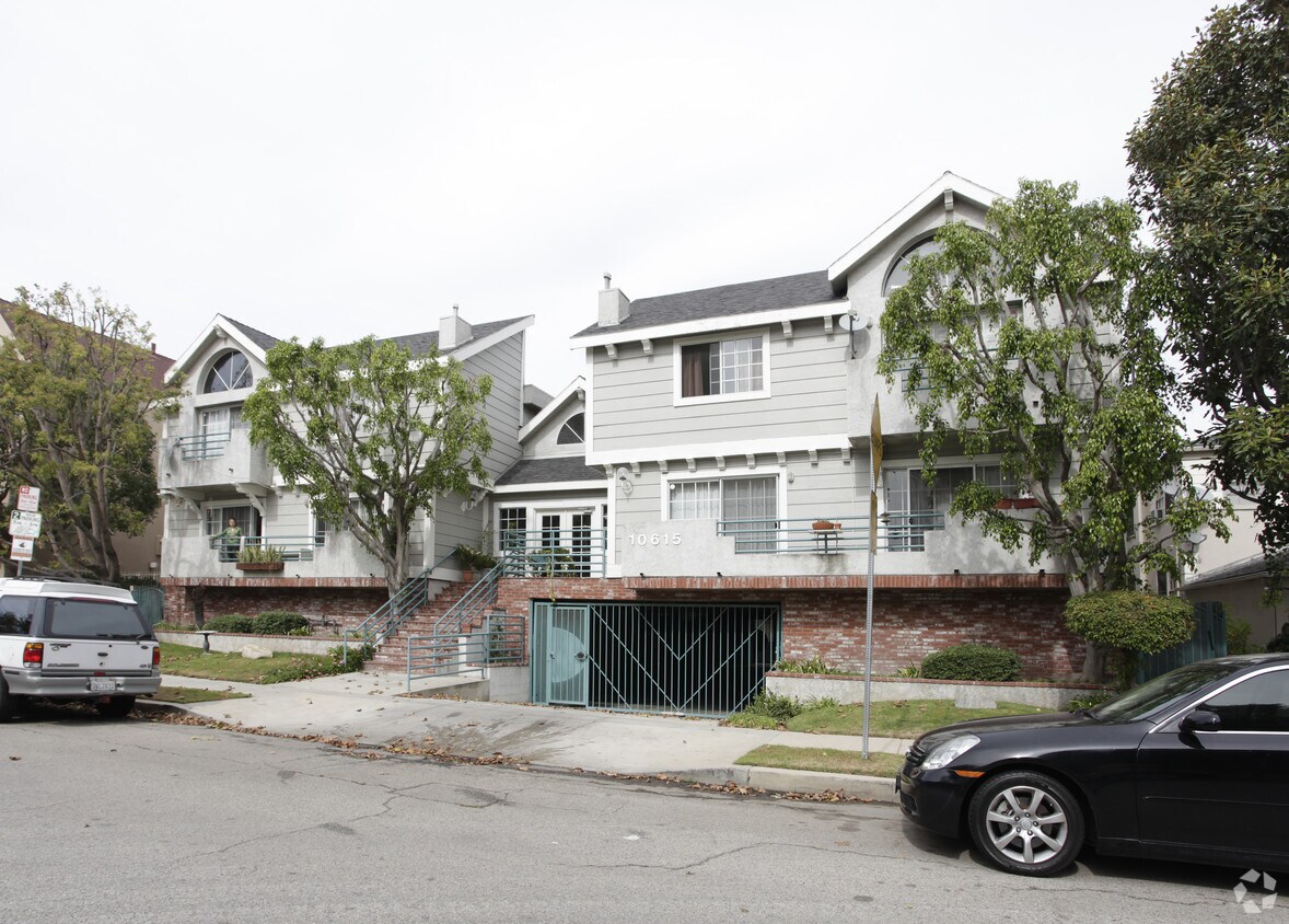 Primary Photo - 10613 Woodbridge St