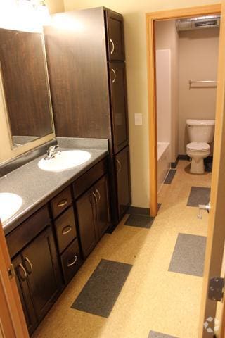 Bathroom - Des Moines Greystone Homes - FULLY OCCUPPIED