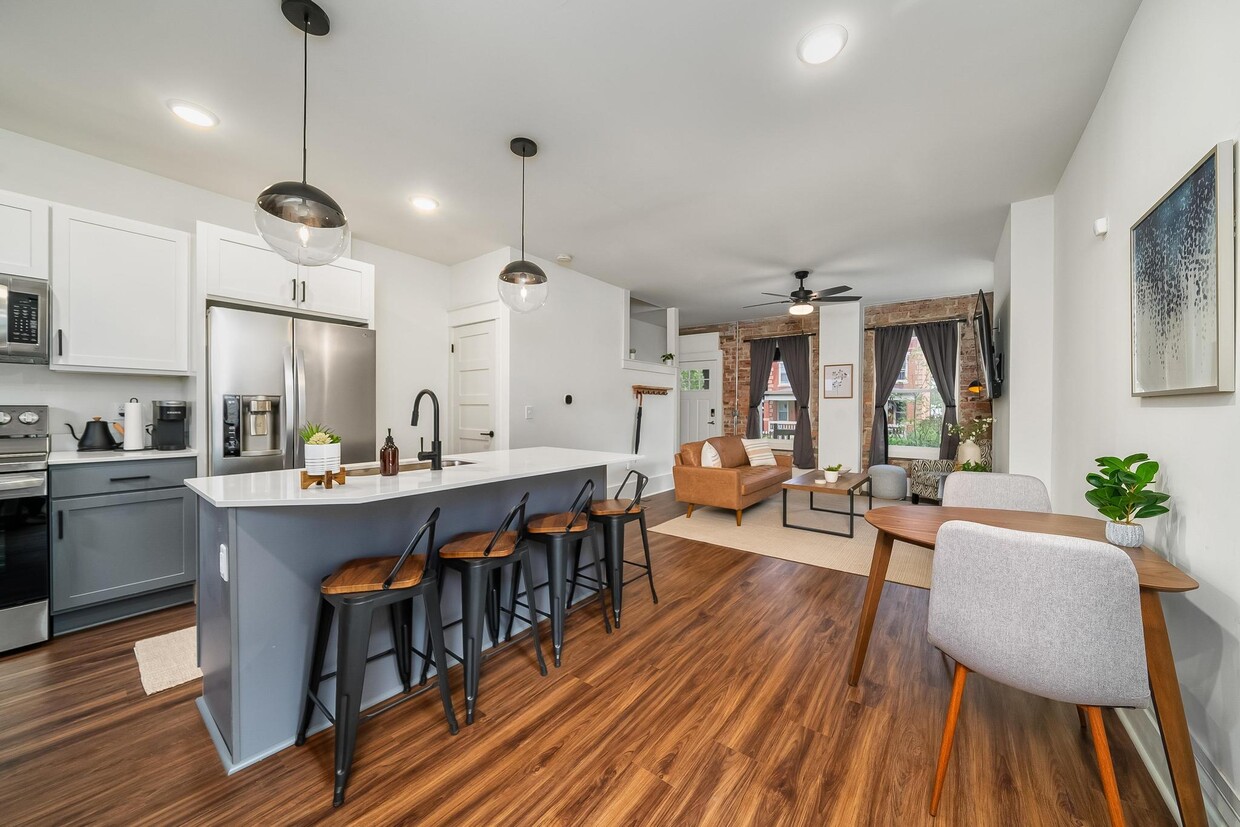 Foto principal - 471 E Gates St