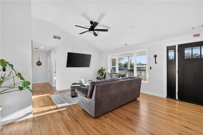 Foto del edificio - 1324 Ace Mcmillian Rd