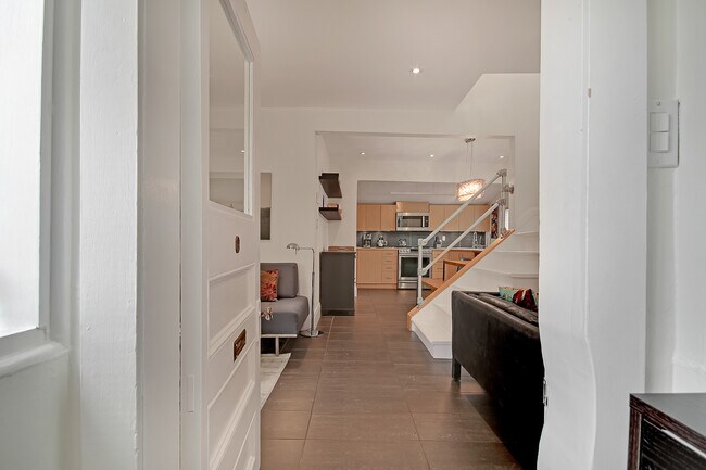 Building Photo - 7 Ways Ln