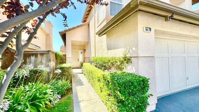 Building Photo - Lovely Two-Story Home in The Heights Overl...