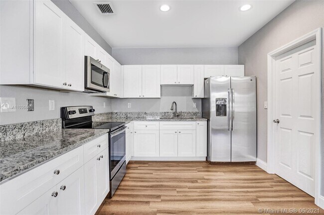 Foto del edificio - 1018 NW 13th Ct
