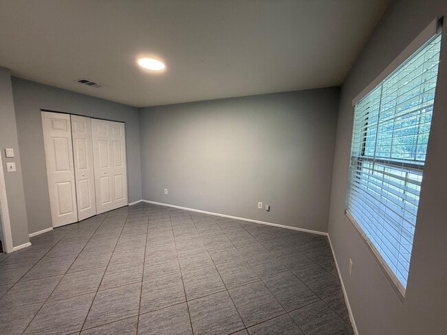 Building Photo - 3331 SW Ensley Ct