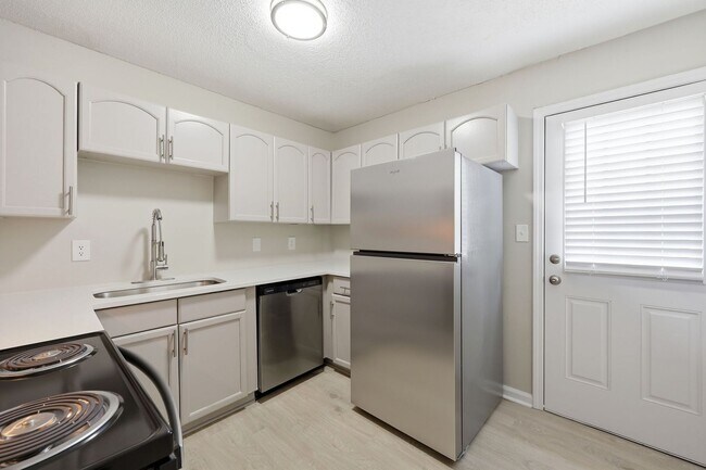 Building Photo - 4800 Hoyle Dr