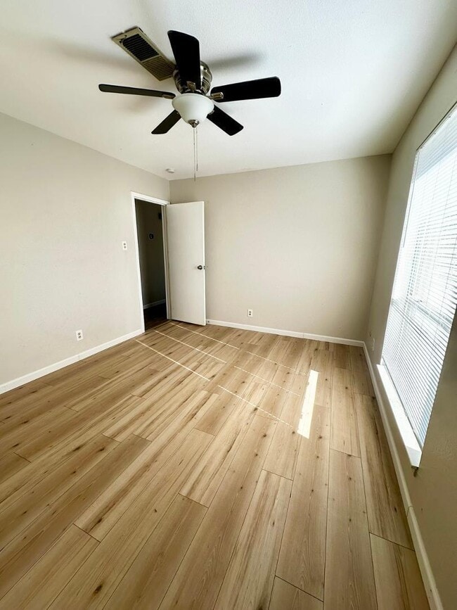 Foto del edificio - 7495 Prairie Rd NE