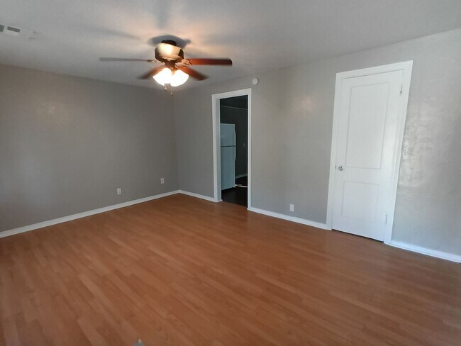 Foto del edificio - Tinker Close! FIRST FULL MONTH $500.00 OFF!