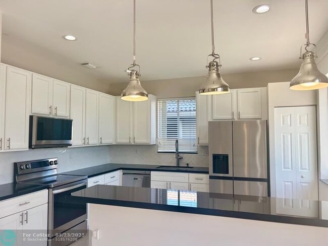 Building Photo - 3755 Pebblebrook Ct