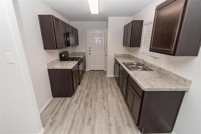 Building Photo - 2542 Grayling Dr