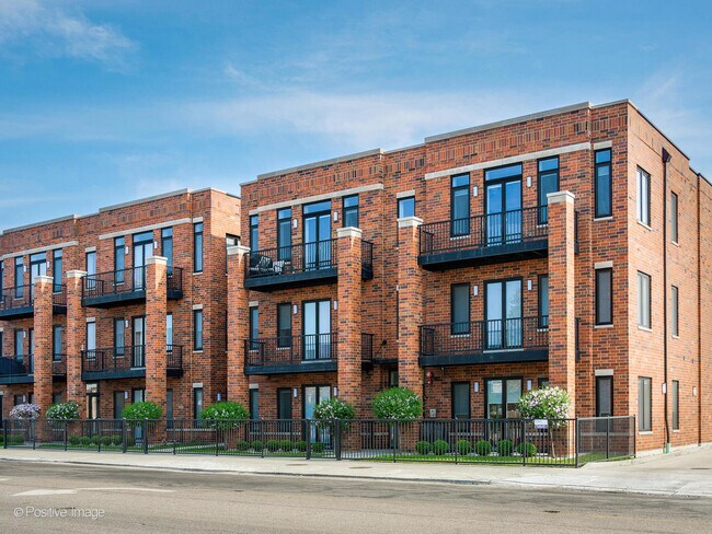 Foto del edificio - 7353 W Grand Ave