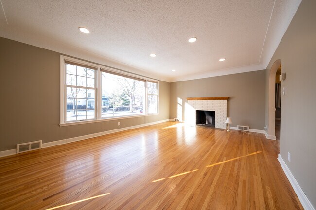 Foto del edificio - 5605 Newton Ave S