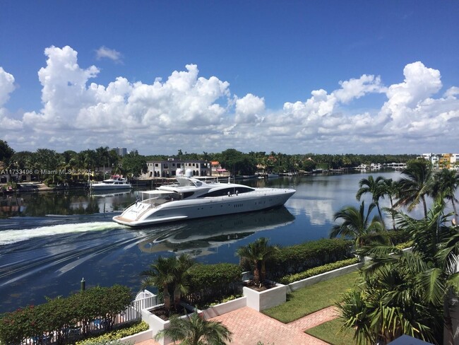 Foto del edificio - 5700 Collins Ave