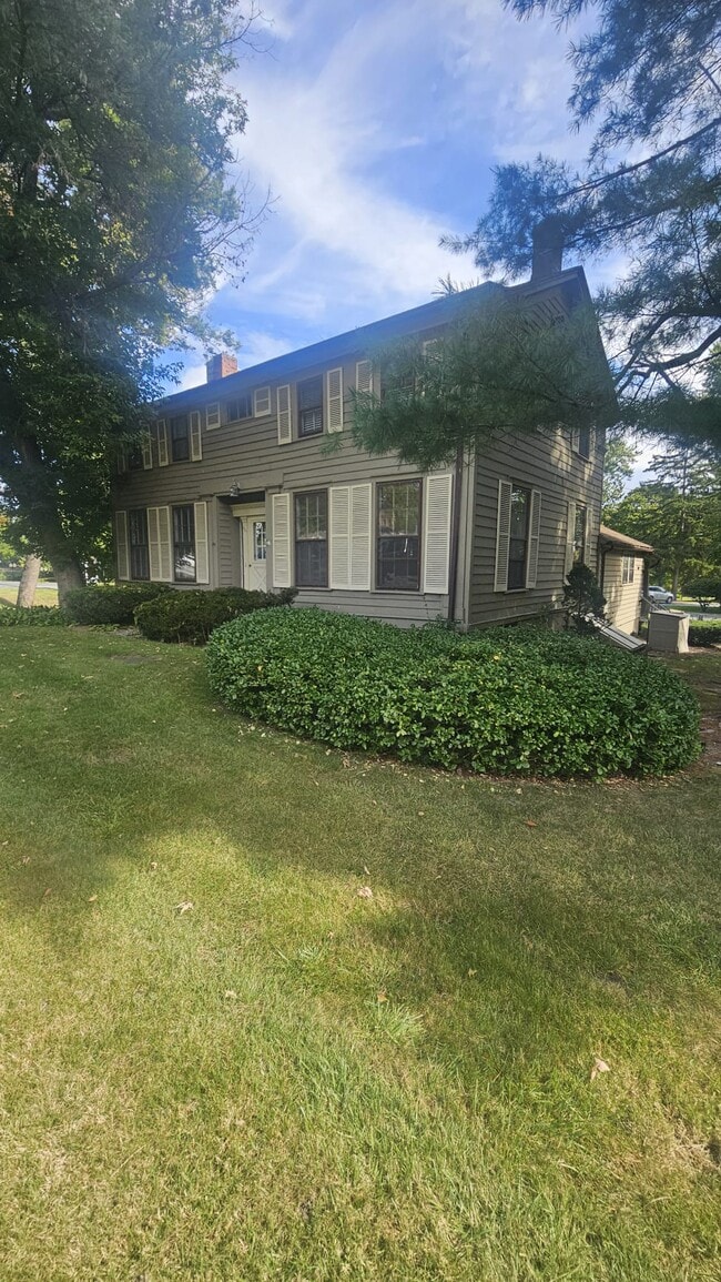 Building Photo - 427 Loudon Rd