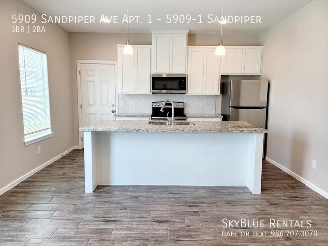 Foto del edificio - 5909 Sandpiper Ave