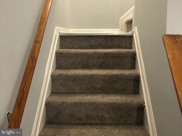 Building Photo - 2 Catalpa Ct