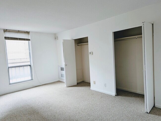 Foto del edificio - 77 Pond Ave