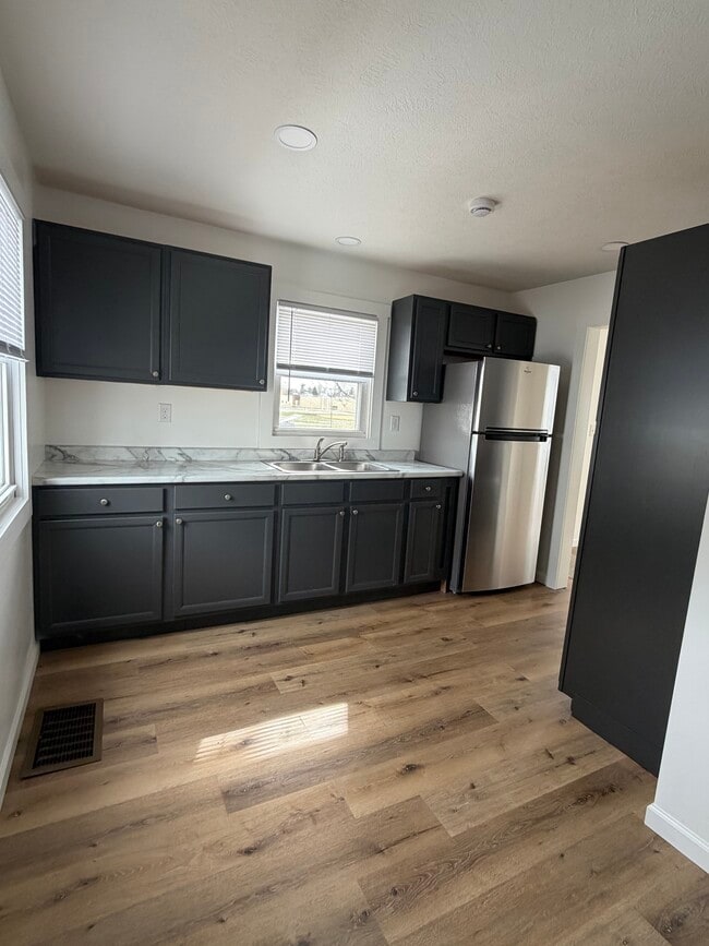 Building Photo - Fairoaks - 2 Bedroom