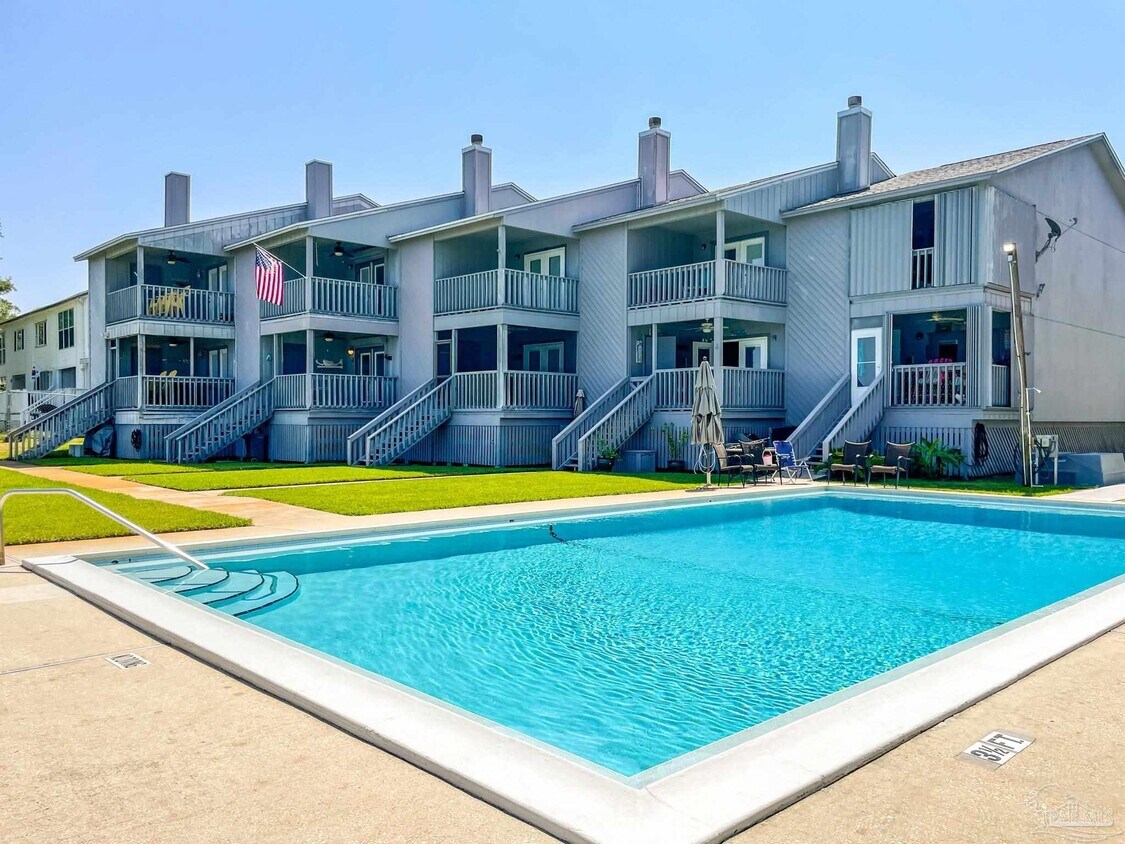 Foto principal - 14180 River Rd