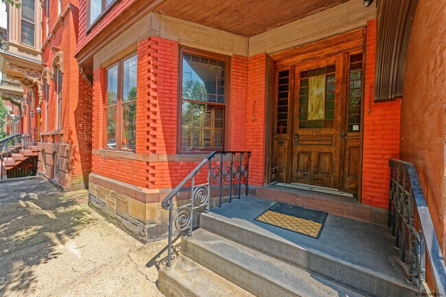Building Photo - 150 2nd St