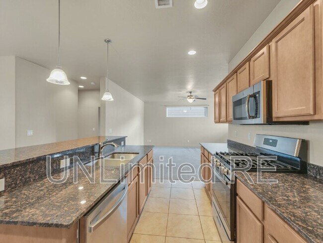 Foto del edificio - 2539 W Josselyn Dr