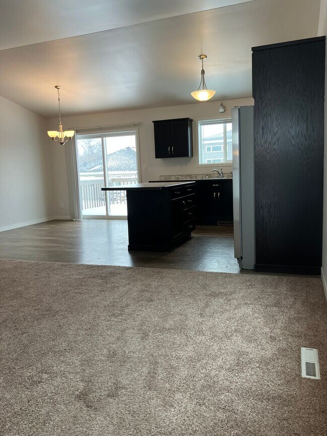 Foto del edificio - 4 Bed 3 Bath