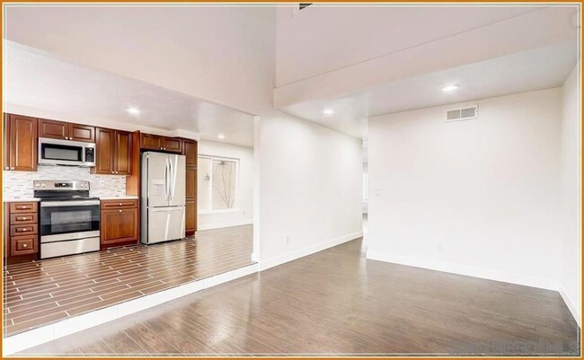 Building Photo - 10456 La Morada Dr