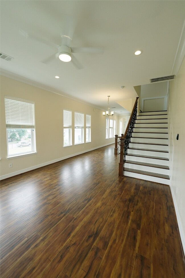 Building Photo - 1013 10th St