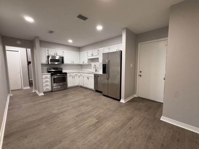 Building Photo - 1810 Valparaiso Blvd