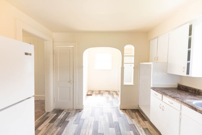 Building Photo - Three bedroom one bathroom home for rent
