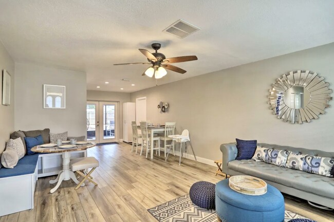 Building Photo - 7976 Shadow Run Dr