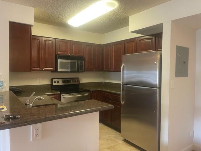 Foto principal - 7630 Westwood Dr