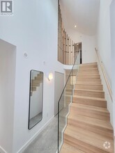 Building Photo - 839 Gladstone Ave