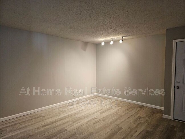 Foto del edificio - 712 E Sunshine St