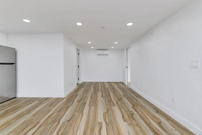 Foto del edificio - This unit offers a cozy and private 1-bedr...