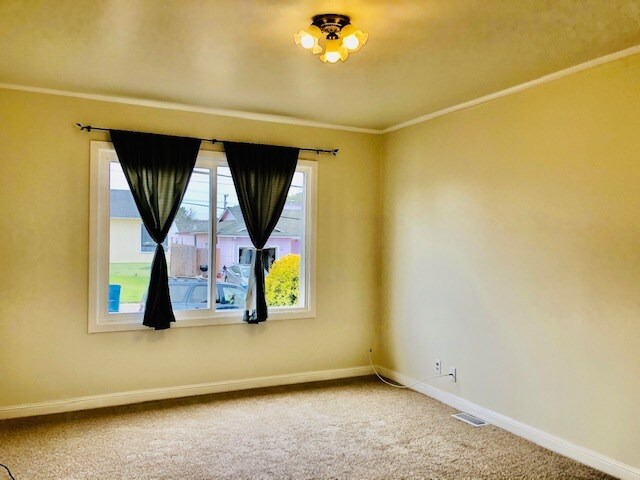 bedroom 1 - 627 Midway Ave