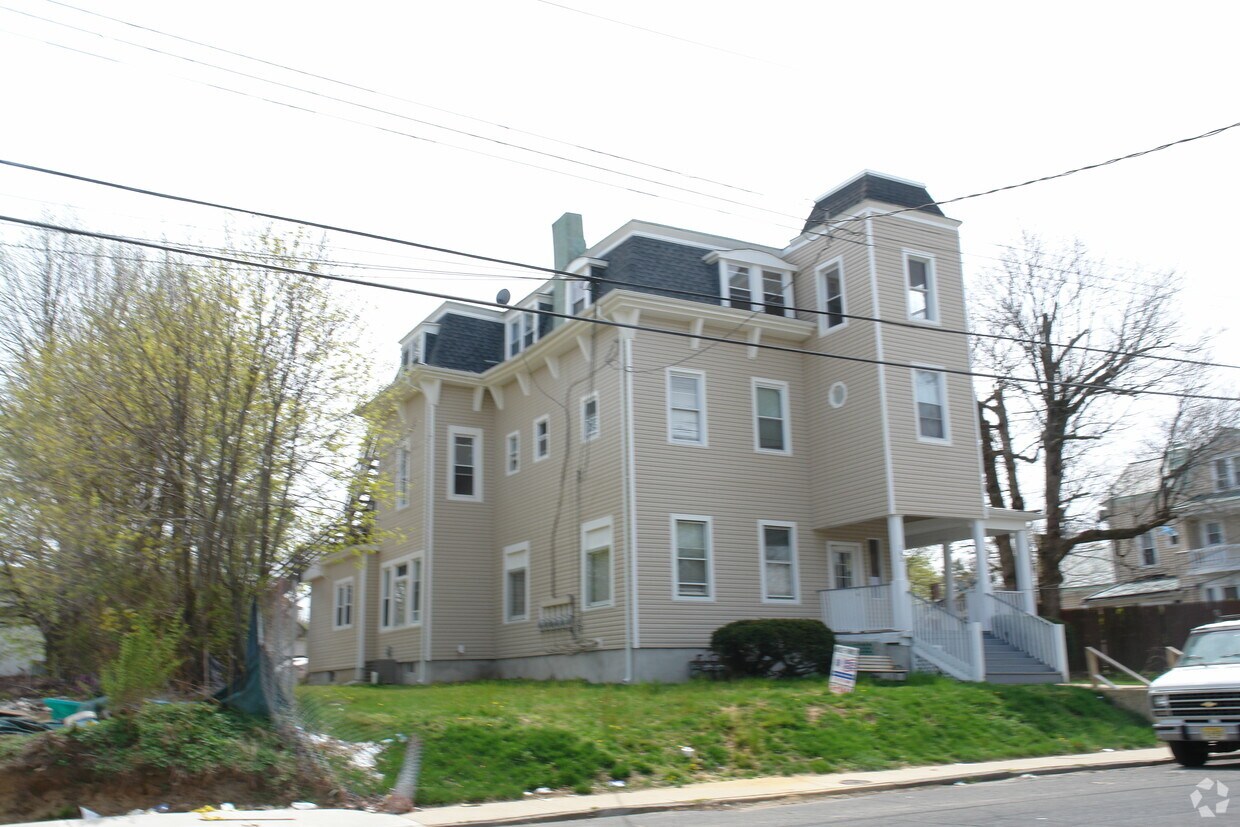 Primary Photo - 160 Chelsea Ave