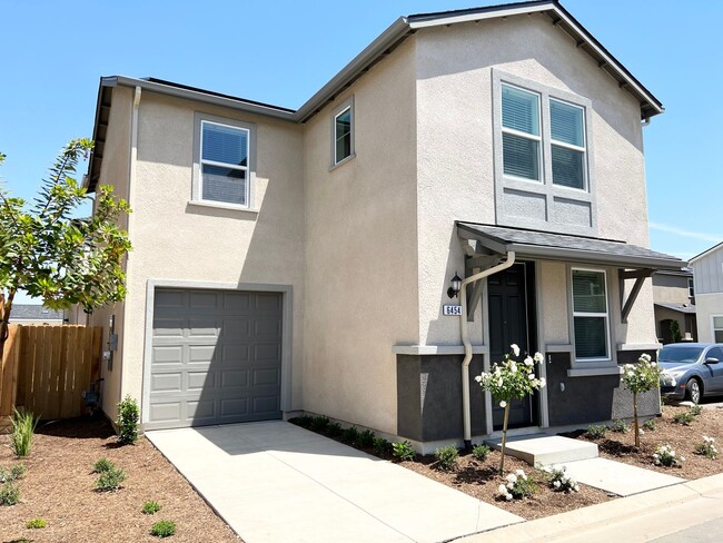 Building Photo - Brand new 3 bedroom / 2.5 bath in Clovis Unified School District