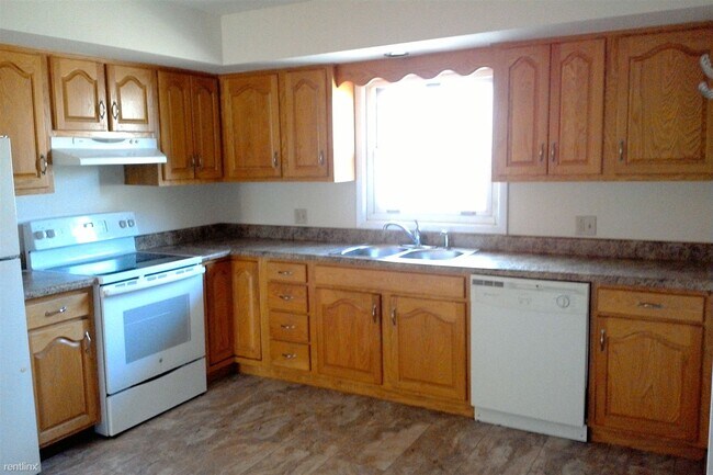 Building Photo - 2 br, 1.5 bath Duplex - 1204 Silver Street