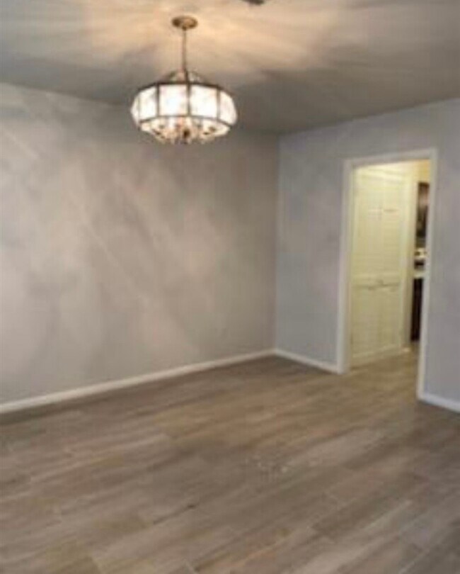 Foto del edificio - 6810 Marshall Pl Dr