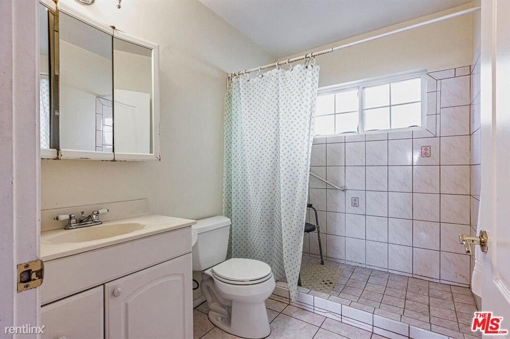 7 br, 4 bath House 14835 Weddington St House for Rent in Los